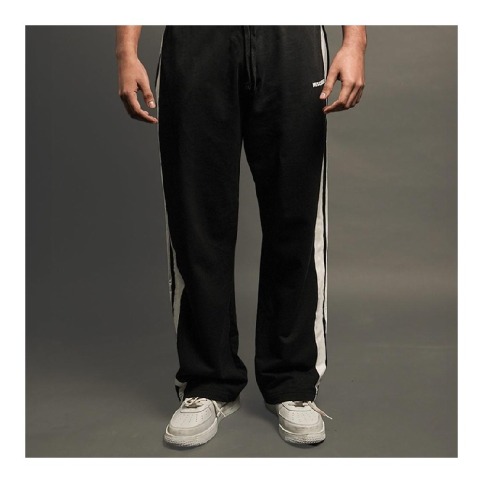 4 - MuscleBlaze Straight Fit Panel Trackpants,  Black  X-Small 
