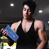 7 - MuscleBlaze Stainless Steel Shaker,  Blizzard Blue  750 ml