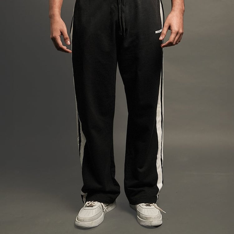 4 - MuscleBlaze Straight Fit Panel Trackpants,  Black  Medium 